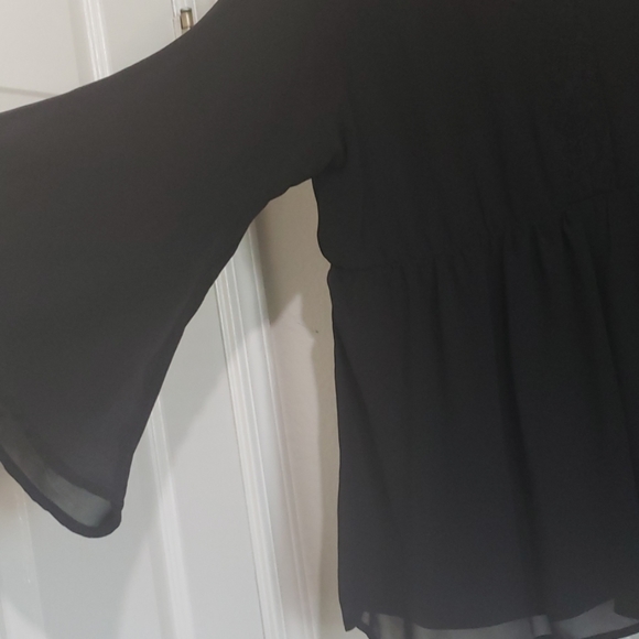 Black flowy blouse - Picture 3 of 3